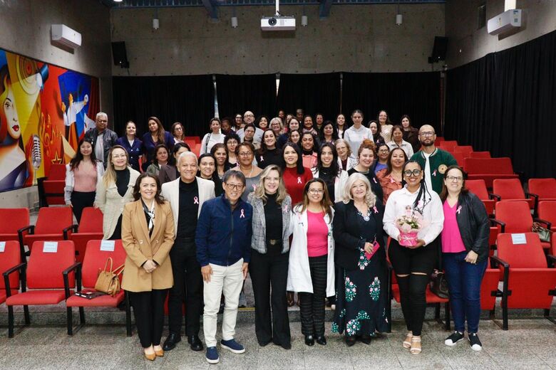 Servidoras municipais participam da palestra 'Cuidar e Sentir'