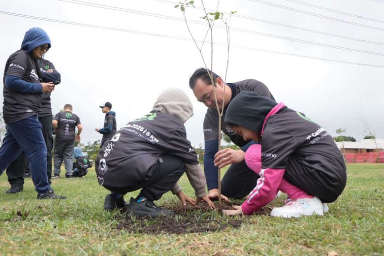 Plantio de 80 mudas e caminhada de 5km marcam evento no Max Feffer