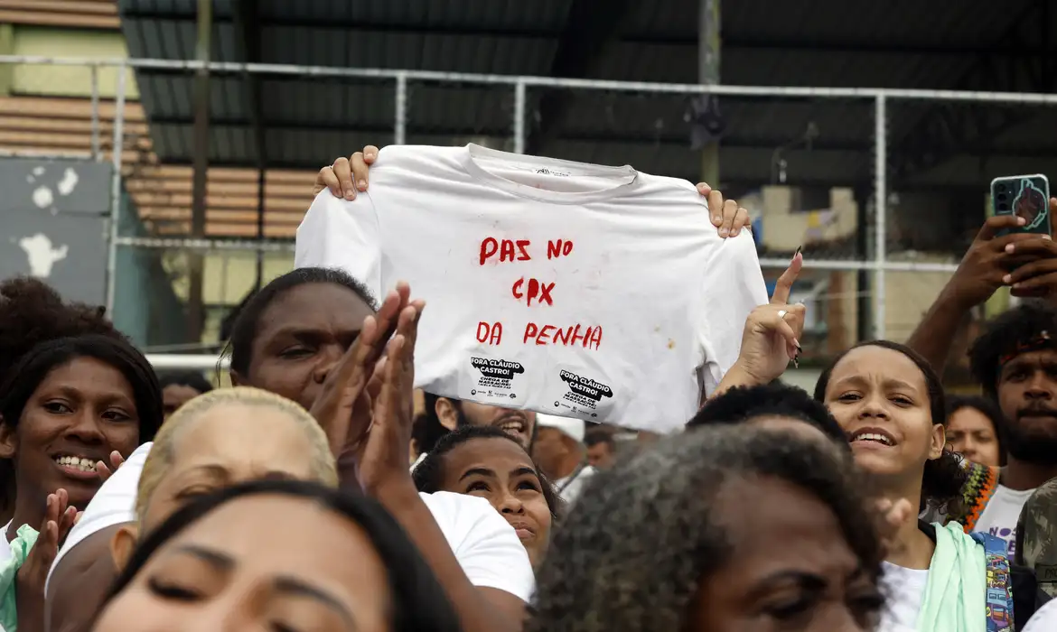 Moradores fazem protesto no Rio após megaoperação com 121 mortos