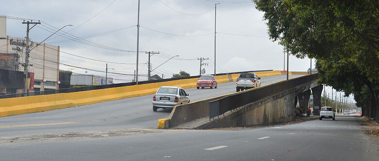 Viaduto Ryu Mizuno registrou acidente e trânsito intenso