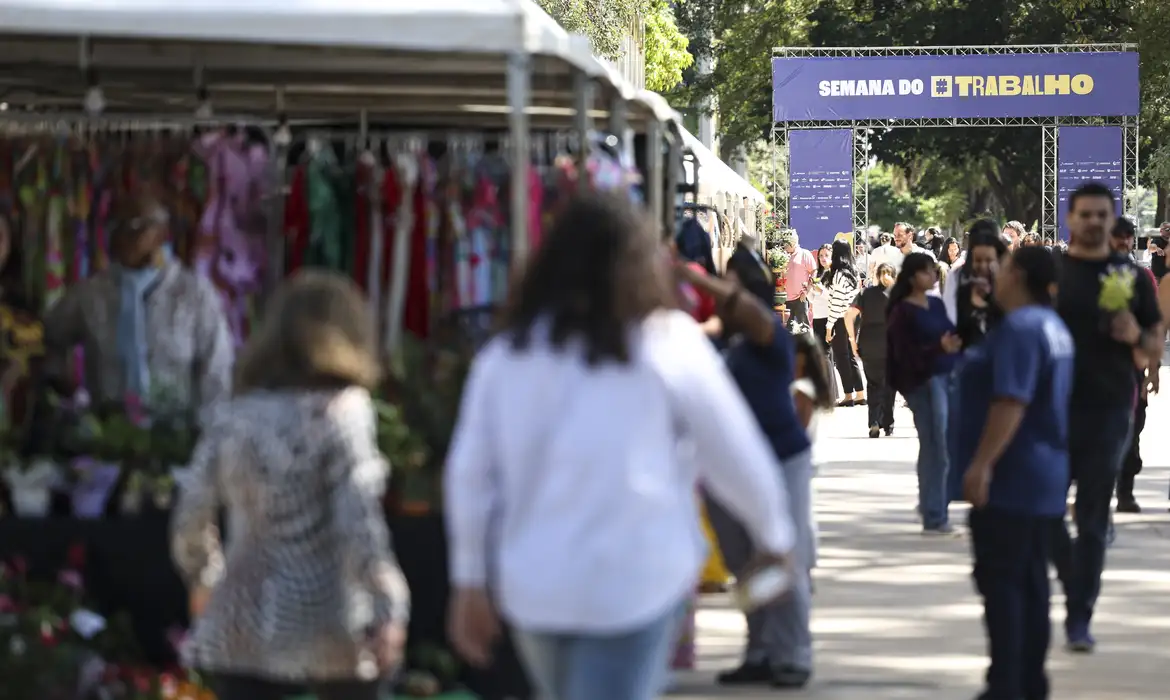 Número de empregados com carteira assinada chega a 39,2 milhões