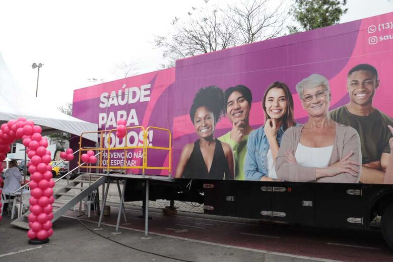 Carreta Rosa da Mamografia inicia atendimentos no Largo da Feira