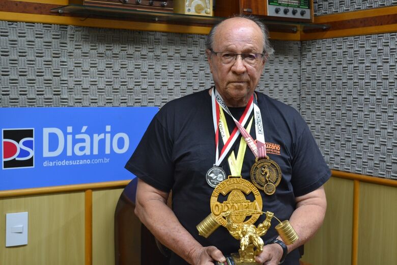 Levantador de peso suzanense supera lesão e é campeão mundial