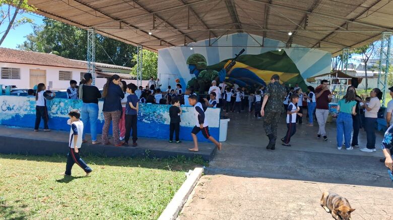 'Criança no Quartel' é realizado no Tiro de Guerra de Suzano