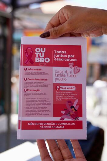 Panfletos informativos com orientações foram distribuídos