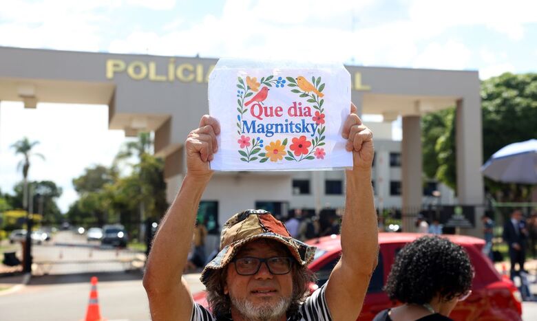 Ex-presidente tentou violar a tornozeleira eletrônica