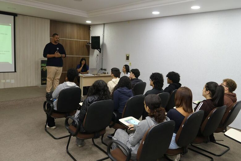 ACE Suzano promove nova edição do 'Prepara Jovem' com foco em oratória e autoconhecimento