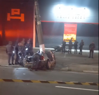 Acidente de carro após perseguição policial termina com um morto e outro ferido em Mogi