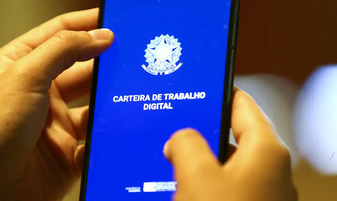 Trimestre tem recorde de carteira assinada e de rendimento