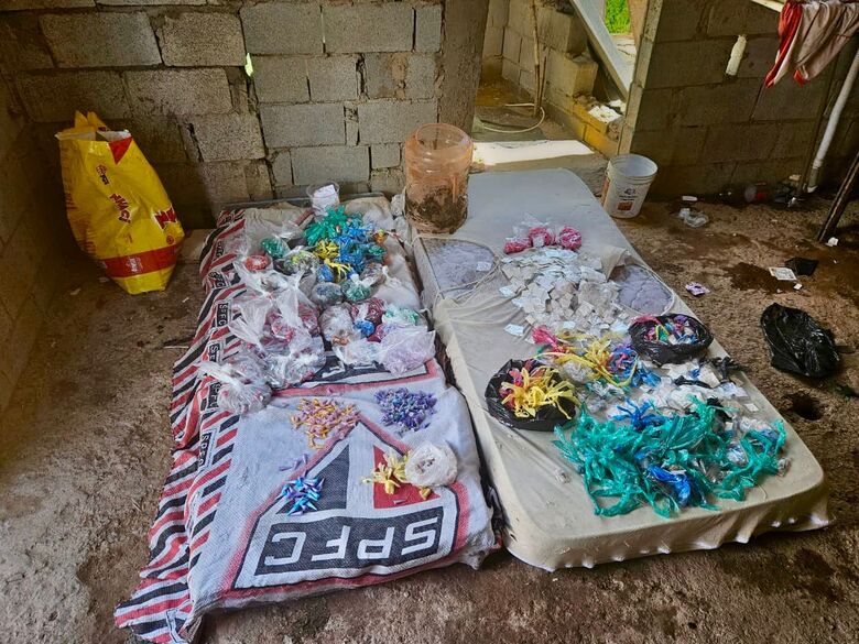 Operação Tráfico Zero estoura três casas-bomba e apreende 6,7 mil porções de drogas em Itaquá