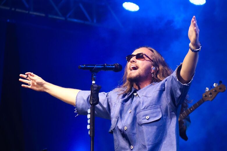 Emoção e show de Vitor Kley marcam decisão do 'Fest Voz' na Arena Suzano