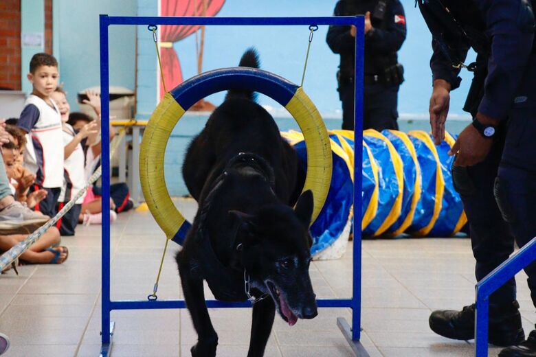 Projeto Guard promove apresentações do Canil da GCM para 200 alunos do Jardim Dora
