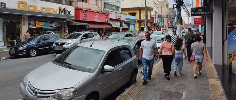 Comércio deve fazer contratações por conta das festas