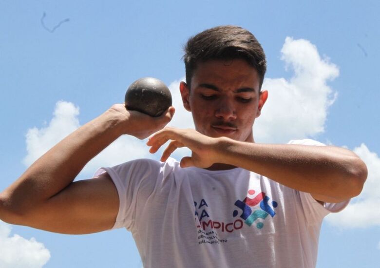 Durante o curso, os participantes terão acesso a conteúdos teóricos e práticos em diversas modalidades paralímpicas