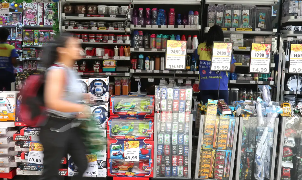 Indústria, comércio e centrais sindicais criticam decisão do Copom