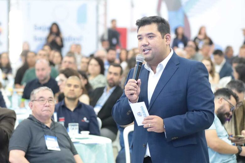 Pedro Ishi assina decreto com ações para fortalecer indústria e comércio