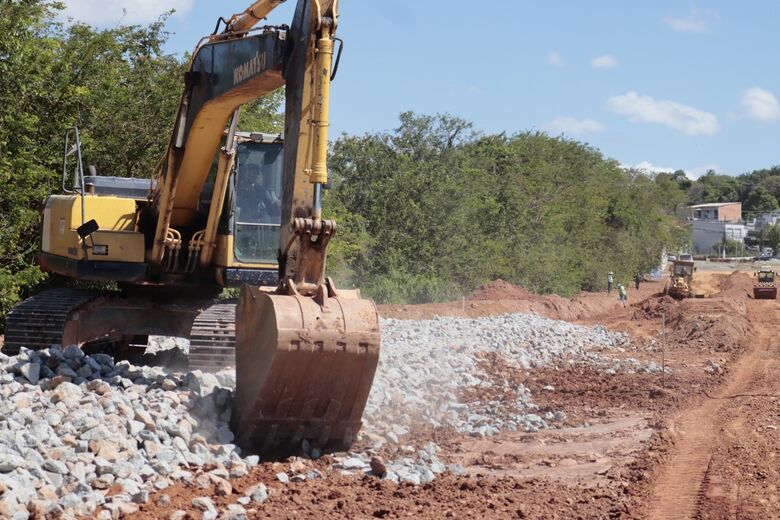 Obras de prolongamento da avenida Senador Roberto Simonsen chegam a 57,4% de conclusão