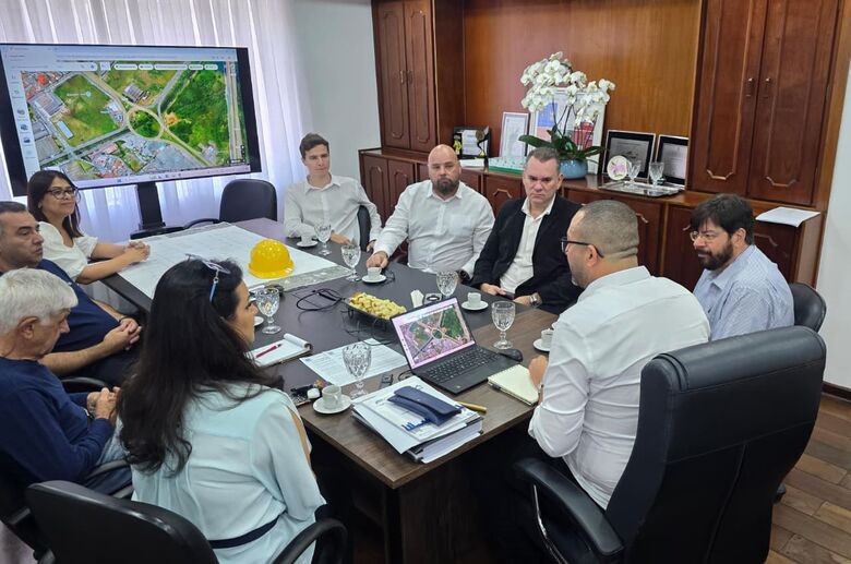 Prefeitura e ACIPOÁ alinham ações para simplificar abertura de empresas