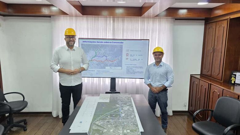 Saulo alinha com empresa obras de reforma de estações e passarelas