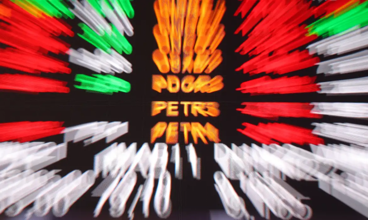 Dólar cai 0,52% e fecha vendido a R$ 5,33