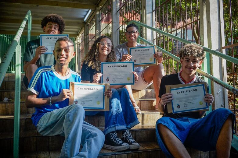 Olisp reconhece com medalhas 5% dos estudantes com as melhores notas