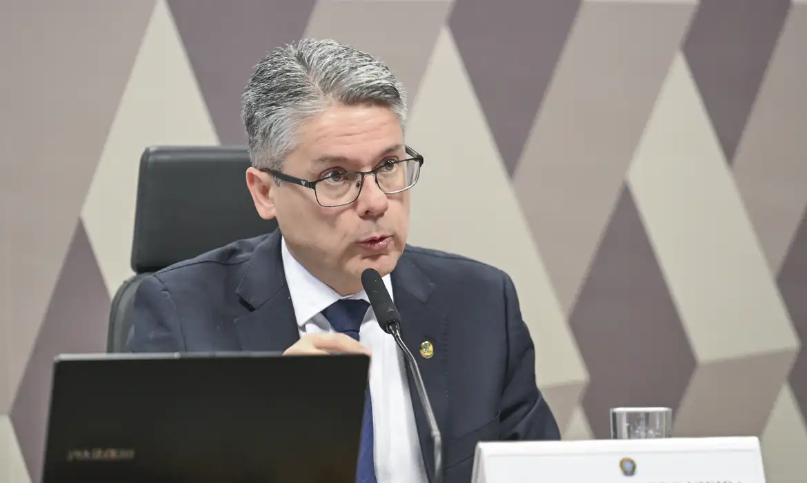 Parecer de Alessandro Vieira deve ser analisado na CCJ da Casa