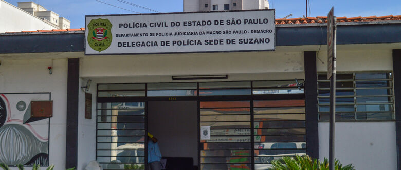 Mulher é baleada em supermercado de Suzano; suspeito é encontrado morto