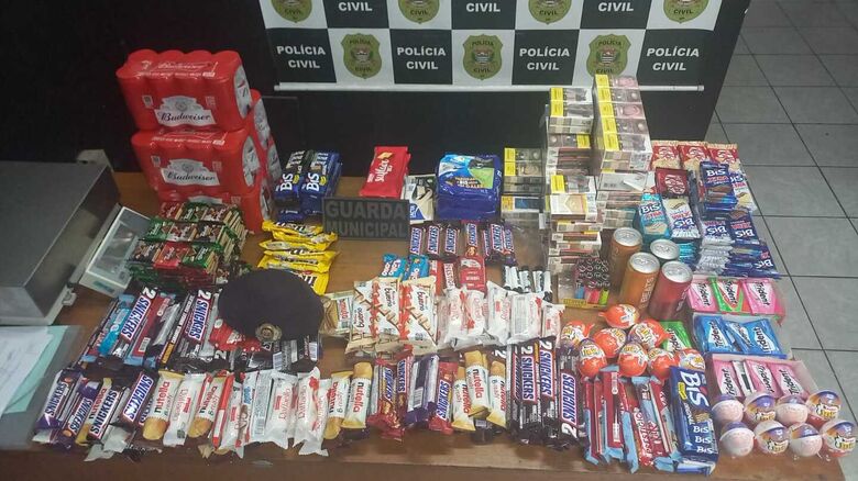 Força Patrulha prende dois acusados de roubo a loja de conveniência