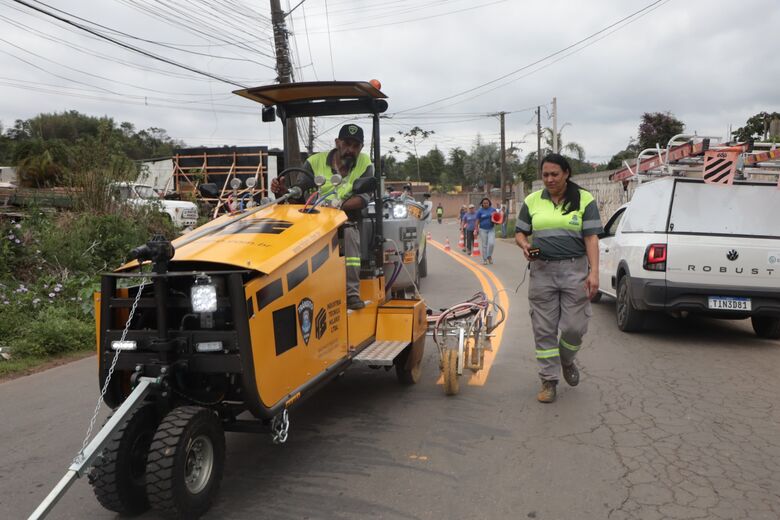 Transporte adquire máquina de pintura viária para alcançar mais bairros em menos tempo