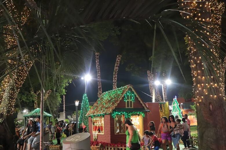 Chegada do Papai Noel na Praça João Pessoa marca início oficial da decoração de Natal