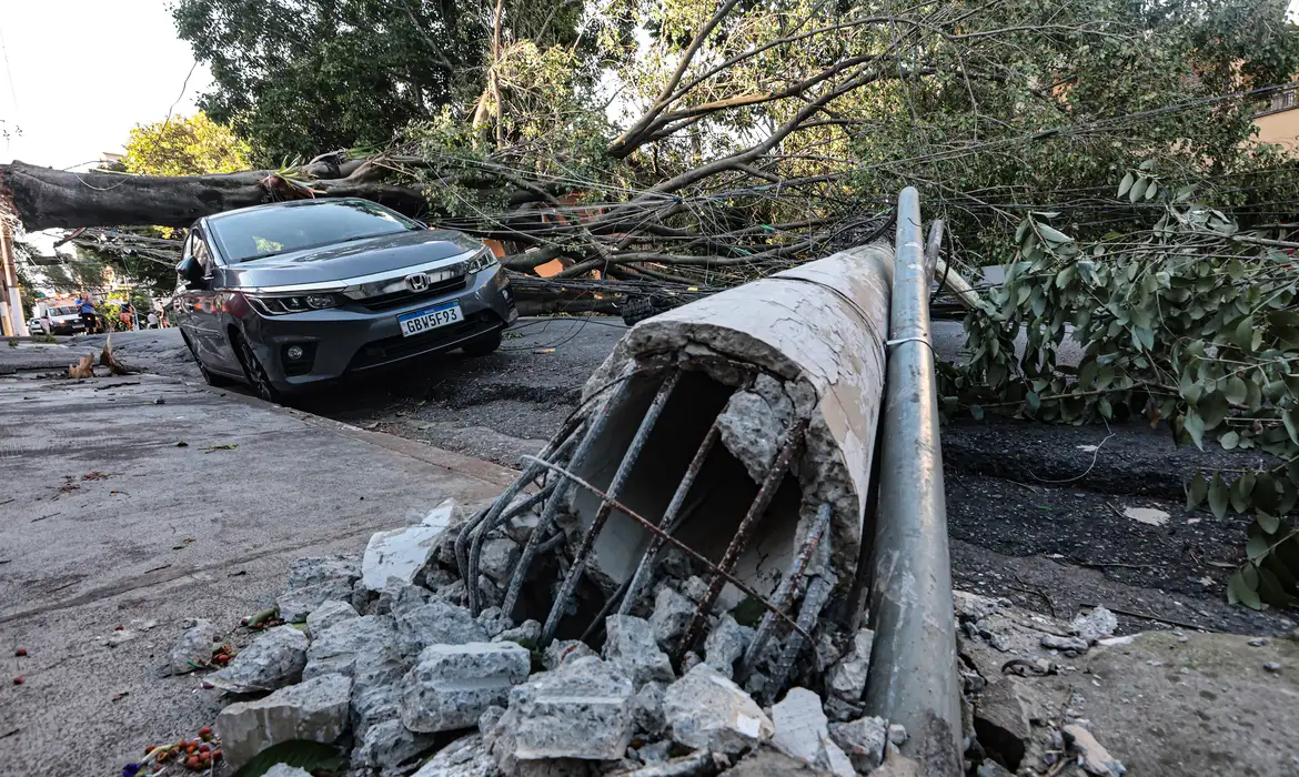Colapso no fornecimento de luz é causado por fortes ventos
