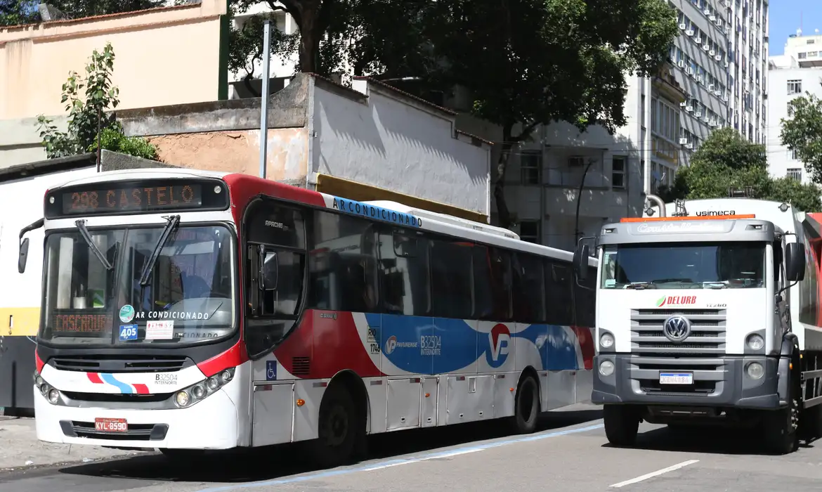 Desempenho foi impulsionado por transportes e TI