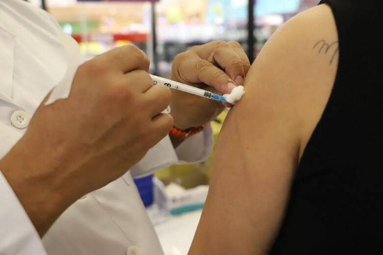 Saúde inicia vacinação para gestantes contra bronquiolite em recém-nascidos neste sábado