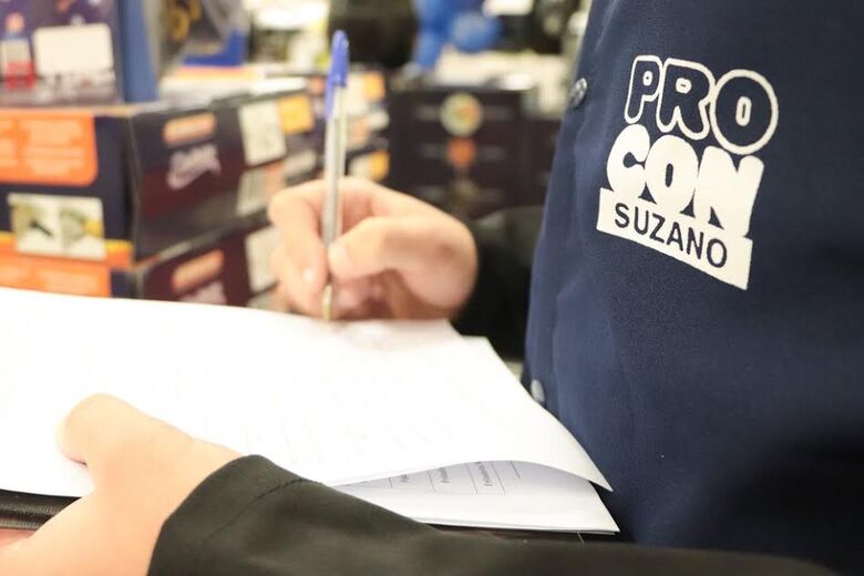 Procon de Suzano orienta sobre cuidados na hora das compras de fim de ano