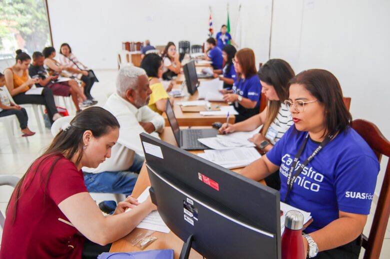 Mutirão de atualização do CadÚnico atende centenas de moradores em Poá