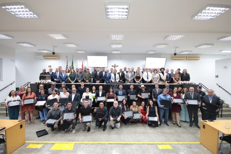 Título de Honra ao Mérito aos 36 homenageados