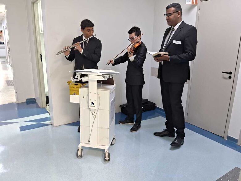 Ação de louvor leva fé e conforto a pacientes do Hospital Santana