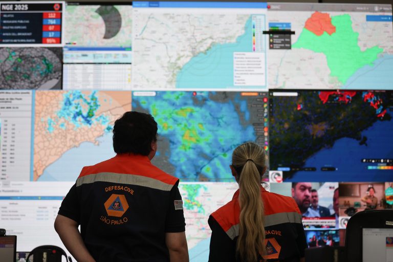 A Defesa Civil do Estado segue monitorando as condições meteorológicas e reforça a importância de acompanhar os alertas oficiais