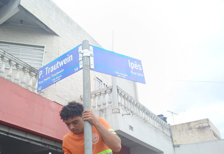 Transporte bate recorde com 297 instalações de placas toponímicas em dezembro