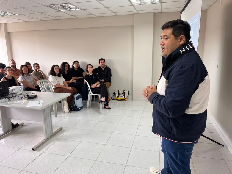 Pedro Ishi acompanha apresentação de programas do conceito 'Cidade Saudável'