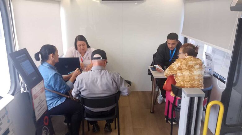 'Cidadania Itinerante' atende 240 pessoas e proporciona mais de mil serviços