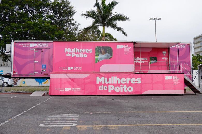 Saúde inicia atendimentos da Carreta da Mamografia no Largo da Feira