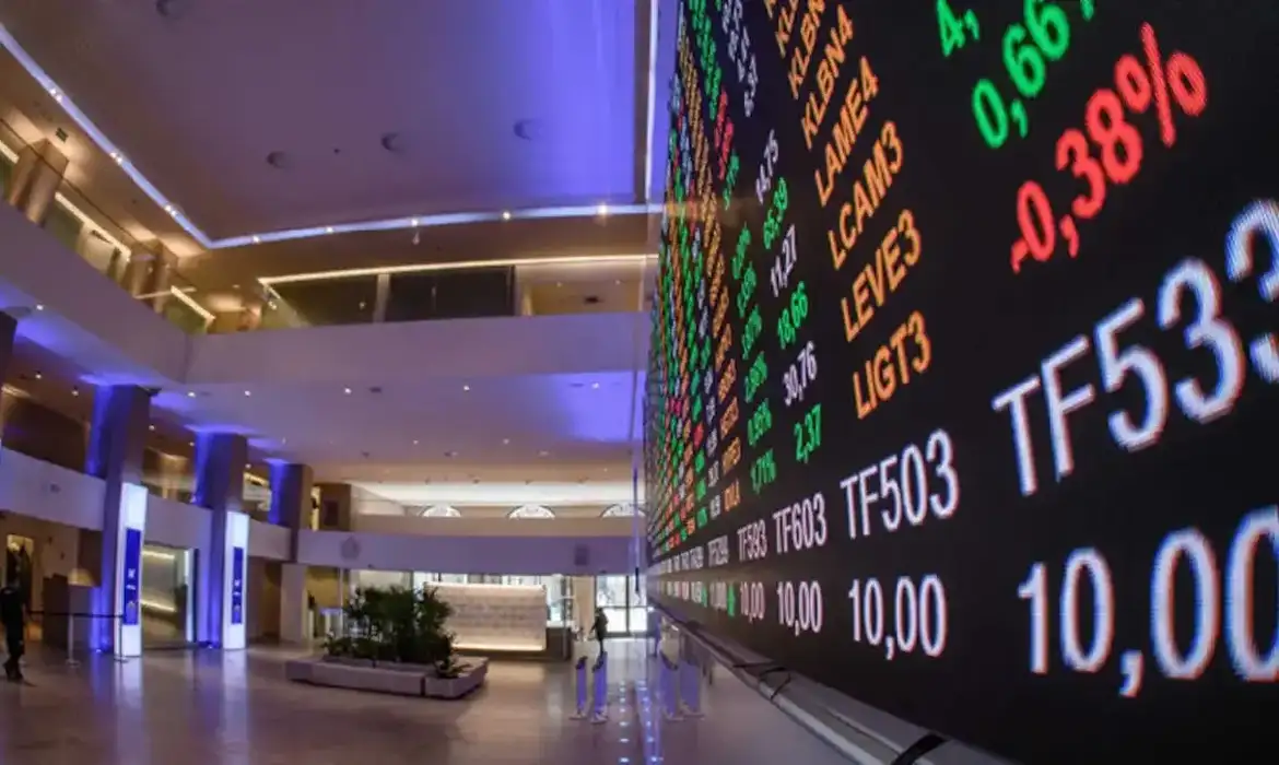 Dólar cai para R$ 5,28 e atinge menor valor desde novembro