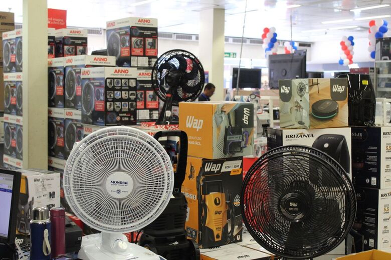 Vendas de ventiladores aumentam em quase 200% em corrida às lojas centrais