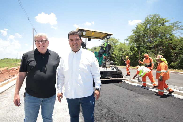 Prefeito vistoria obras da avenida Senador Roberto Simonsen