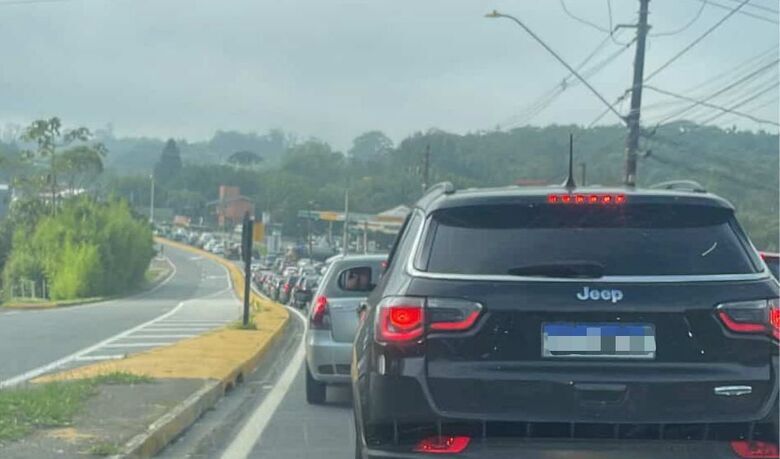 Trecho da Mogi-Bertioga é interditado após alto volume de chuva