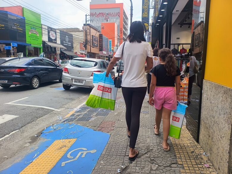 Inadimplência aumenta 2,56% em dezembro; dívida média é de R$ 482