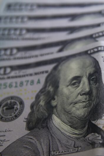 Dólar cai para R$ 5,36 após três altas seguidas