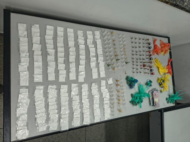 GCM prende homem por tráfico e localiza quase 400 porções de drogas em Suzano