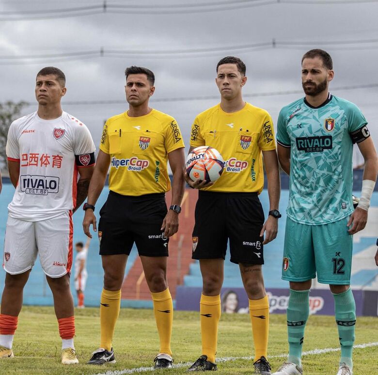 Com polêmica de arbitragem, Usac estreia com derrota na A3